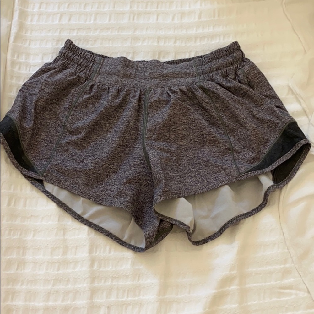Lululemon hotty hot shorts 2.5 inch